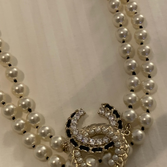 Elegant Pearls long authentic Chanel Necklace with Silver Accents from Paris! - Picture 5 of 17